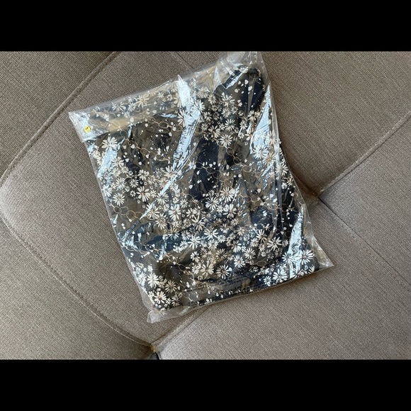 Victoria’s Secret Silk Skirt NWT - XS - Picture 6 of 6